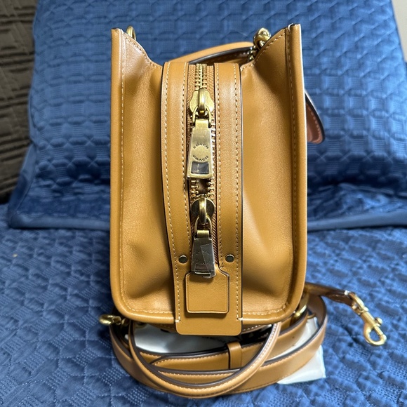 Coach Rogue 25 ❤️sale❤️with Tom Wesselmann lip motif - Picture 3 of 11